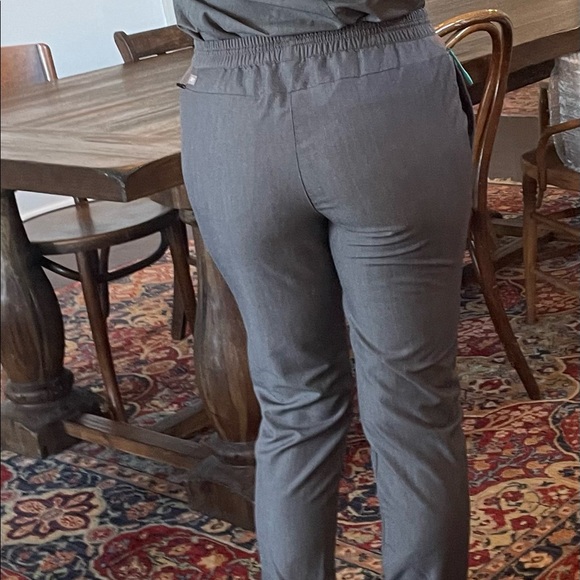 Figs gray size small euc. Catarina top and jogger bottom - Picture 8 of 8